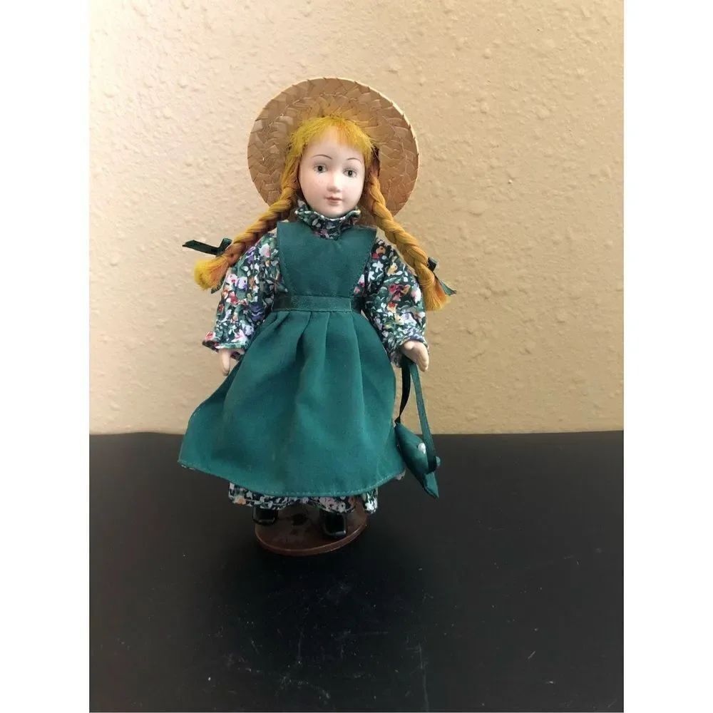 Anne Of Green Gables 7 Inch Treasury Edition Full Body Porcelain Doll